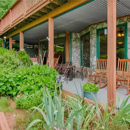 Samuel Court Cabin